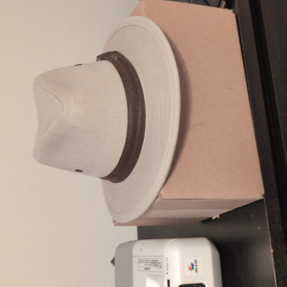Assorted hats Stetson, Woolrich, etc